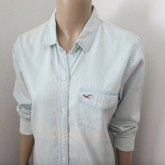 NWT Hollister Chambray Button Down Shirt Size Medium Light Wash - Picture 4 of 6